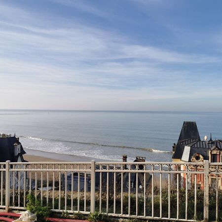 Apartamento Les Pieds Dans L'Eau Trouville-sur-Mer Exterior foto
